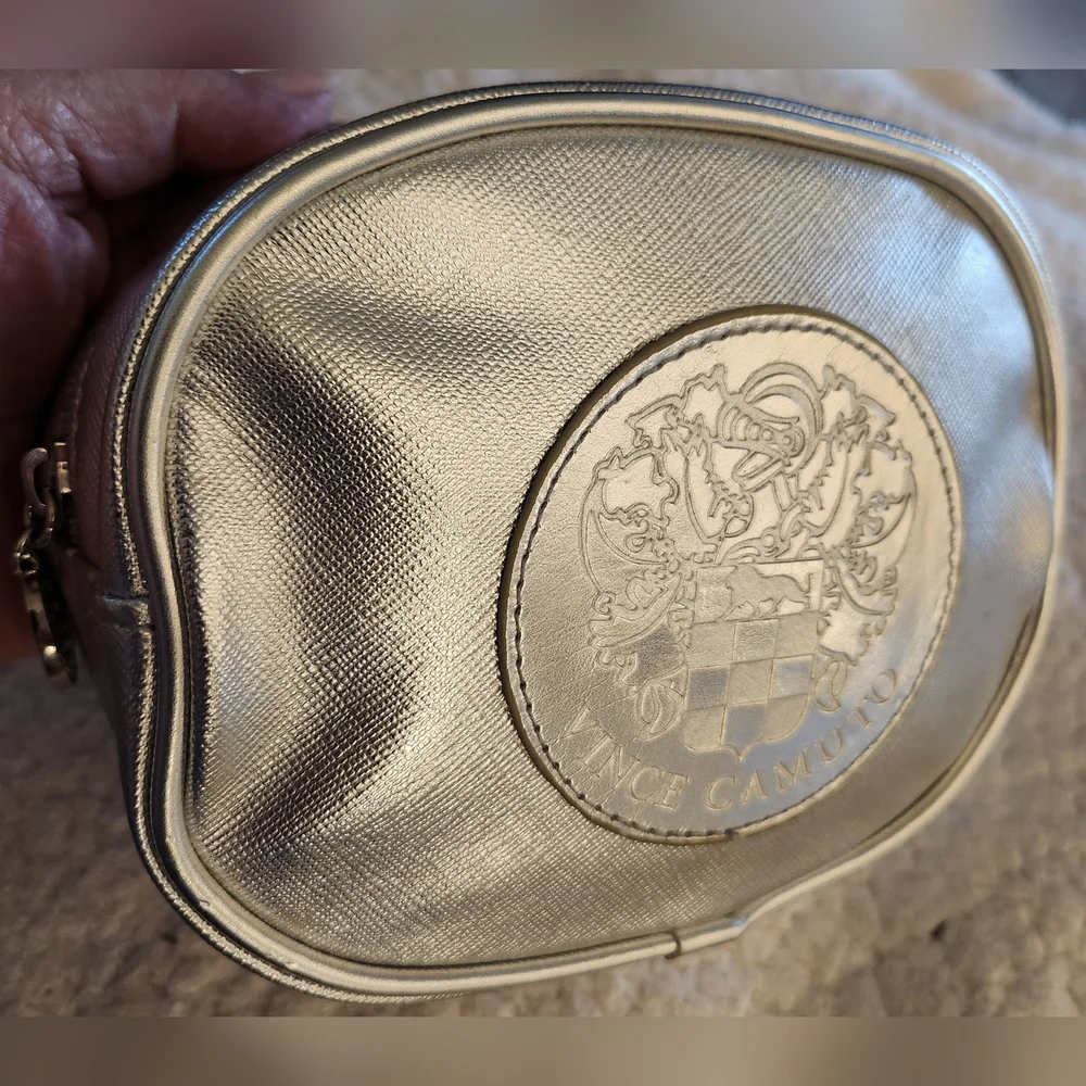 Vince Camuto Medallion Cosmetic Pouch/Clutch in Silver NWOT SALE 🤑🤑🤑🤑🤑🤑 - Picture 3 of 16